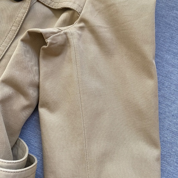 BURBERRY | Timeless Seasonless Mid-length Slim Fit Double-Breasted Trench Coat - Picture 15 of 17